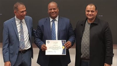  التنمية المحلية تكرم مدير الشبكة الوطنية للطوارئ والسلامة بالأقصر