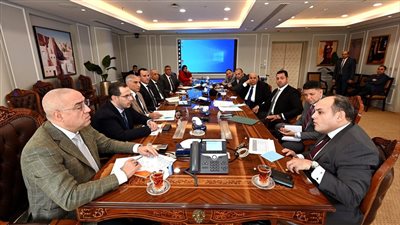 وزيرا الإسكان والتجارة يناقشان مقترحات تطوير المناطق الصناعية بالمدن الجديدة