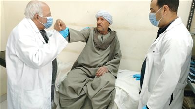 توقيع الكشف الطبي على 1831 مواطن بالمنيا