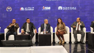 عشماوى : إنهاء التراخيص للمطورين وتذليل أي عقبات تواجه تنفيذ المشروعات التجارية واللوجستية