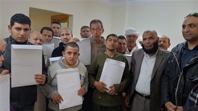 تسليم 14 عقد عمل لأبناء محافظة البحيرة من ذوي الهمم