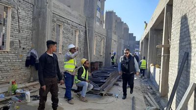 رئيس حي غرب سوهاج يتفقد مشروع إنشاء سوق السمك بمنطقة نجع مصلح