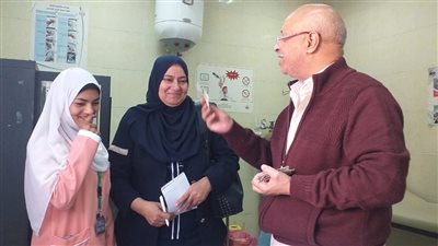 وكيل صحة الفيوم يقدم الشكر لمديرة إدارة سنورس ويكافئ الممرضات 