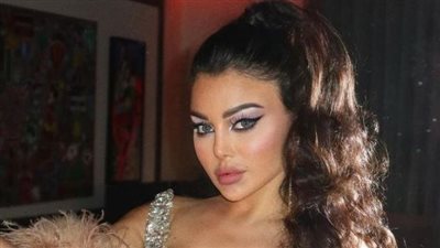 مجسم ومثير.. هيفاء وهبي تطل بالبنفسج وسعره صادم (صور)