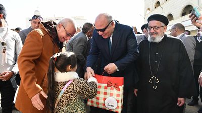 محافظ قنا يزور 4 مطرانيات لتهنئة الأقباط الأرثوذكس بعيد الميلاد 