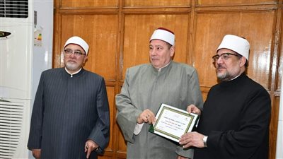 وزير الأوقاف يكرّم الحاصلين على جائزة التميز الوظيفي لعام 2023