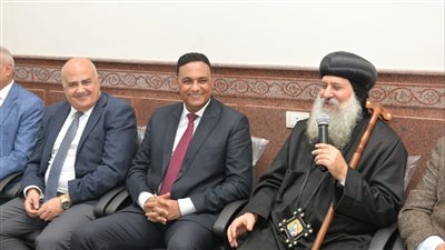محافظ الدقهلية يقدم التهنئة للأخوة الأقباط بمناسبة عيد الميلاد المجيد 