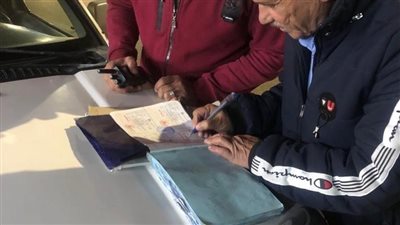 حملات مكثفة لإزالة فوضى الإعلانات وتحصيل غرامات اللافتات والإعلانات غير المرخصة بشوارع دمياط 
