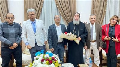 نقابة أطباء  قنا تقدم التهنئة للمطران شاروبيم