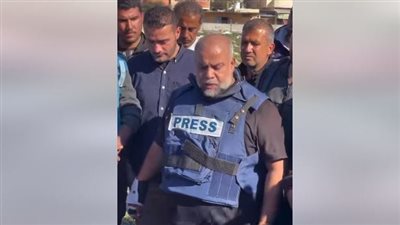 وائل الدحدوح يوجه رسالة مؤثرة أثناء دفن ابنه.. هذا قدرنا وهذه خياراتنا 