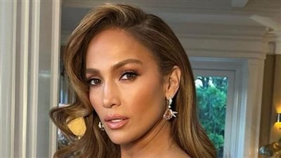 جينفر لوبيز زهرة حفل جولدن جلوب بتوقيع نيكولا جبران (صور)