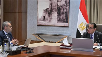 مدبولي يبحث  مع رئيس هيئة الدواء عددًا من ملفات العمل 