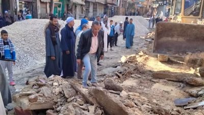 إزالة الأرصفة والاشغالات المخالفة بمنطقة الدقاقين بفرشوط 