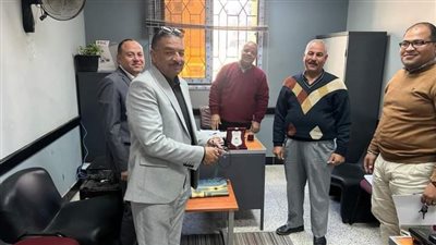 مدير تعليم نجع حمادي يهنئ الأخوة المسيحيين بعيد الميلاد المجيد
