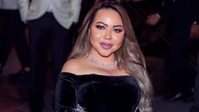 أسما إبراهيم  تفاجيء جمهورها بفستان تخطى الـ200 ألف جنيه| متابع يشن الهجوم