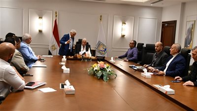 محافظ جنوب سيناء يبحث مشكلات مستأجري الإشغالات بمنطقة الهضبة بشرم الشيخ