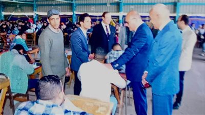 رئيس جامعة سوهاج يتفقد امتحانات كلية الحقوق في يومها الأول