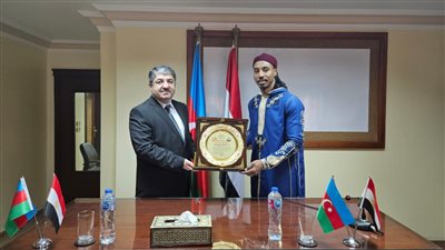 اتحاد الطلاب العرب بجامعة الأزهر يكرم رئيس الجالية الأذربيجانية في مصر
