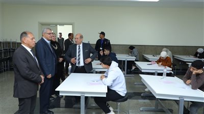 رئيس جامعة الزقازيق يتابع سير الامتحانات بالجامعة الأهلية