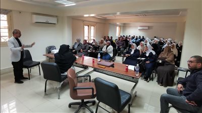 وزارة العمل تنظم ندوة للتوعية عن ريادة الاعمال للفتيات المتدربات بقنا