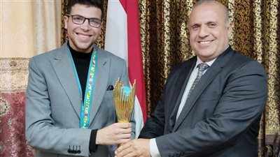 وكيل تعليم دمياط يستقبل الطالب المثقف على مستوى الجمهورية