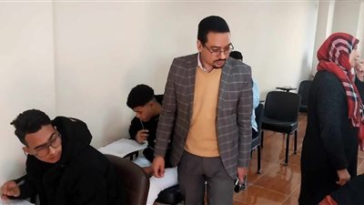 عميد المعهد الفنى الصحى يتفقد امتحانات نصف العام