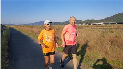   يركض 2250 كيلو فى ماراثون خيرى خلال 40 يوما 