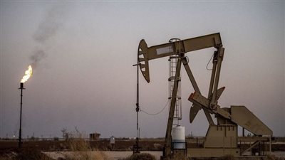 أسعار النفط تقفز 2.3%.. والأنظار على أزمة الشرق الأوسط 