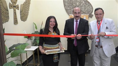 محافظ أسوان يكرم المشاركين بملتقى 