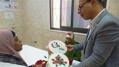 مدير عام مديرية العمل بأسوان يتابع التدريب على المهن الأكثر طلباً بالسوق 