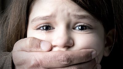 مندوب شحن يهتك عرض صغيرة.. والمحكمة تقتص