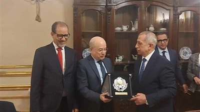 رئيس الأكاديمية العربية يكرم المستشار الإقليمي لمنظمة الاسكوا التابعة للأمم المتحدة