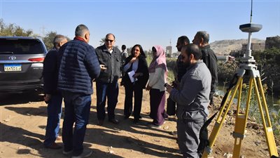 محافظ أسيوط يتفقد تنفيذ رفع كفاءة مشروع صرف صحي البركة