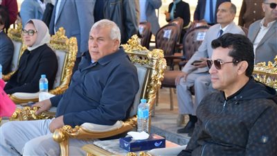 وزير الشباب ومحافظ الوادي الجديد يتفقدان نادي الهجن والفروسية الدولي