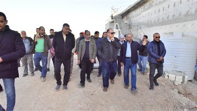 محافظ أسيوط يتفقد أعمال تنفيذ محطة معالجة صرف صحي عرب الكلابات بالفتح