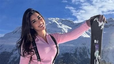 ياسمين صبري بمكياج ناعم تبرز جمالها