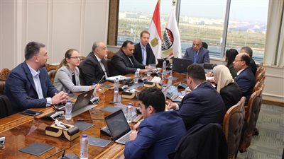 وزير قطاع الأعمال  يبحث مع وفد البنك الدولي سبل التعاون المشترك