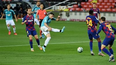 برشلونة يتأخر أمام أوساسونا في الشوط الأول 