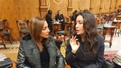 عزاء والدة لطيفة التونسية يشهد حضورًا فنيًا لافتًا .. صور