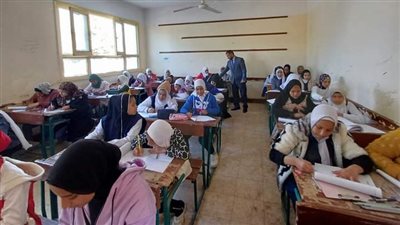 انتظام امتحانات الصفين الأول والثانى الإعدادي في أبوتشت