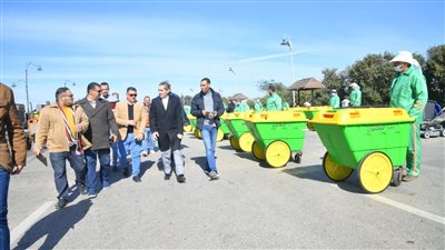 محافظ الغربية يتفقد تسلم معدات لدعم منظومة النظافة بطنطا