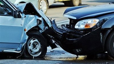 إصابة شخصين في تصادم سيارة ملاكي على الطريق الإقليمي