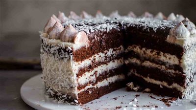 طريقة عمل كيكة جوز الهند بالشوكولاتة.. تحمي القلب وتقوي المناعة