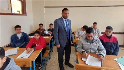 مدير تعليم أبو تشت يتابع سير امتحانات نصف العام بالمدارس 