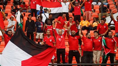 شاهد..حضور جماهيري قوي لدعم الفراعنة أمام موزمبيق