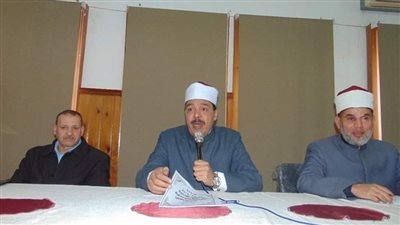 رئيس أزهر سوهاج يلتقي رؤساء لجان الشهادتين الإبتدائية والإعدادية قبل بدء الامتحانات