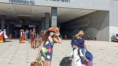 مطارا الغردقة ومرسى علم يستقبلان 9400 سائح من مختلف الجنسيات