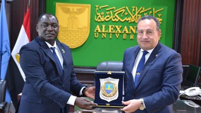 رئيس جامعة الإسكندرية يستقبل سفير تنزانيا لبحث سبل التعاون المشترك