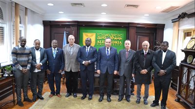 قنصوة وريتشارد يناقشون سبل التعاون بين الجامعتين بالإسكندرية 