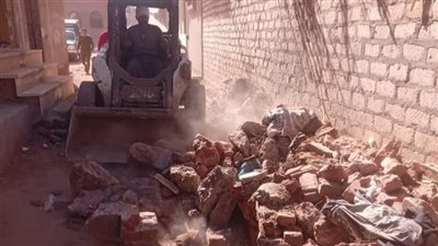 إزالة الإشغالات والعوائق بحرم الطرق والشوارع في سنورس بالفيوم 